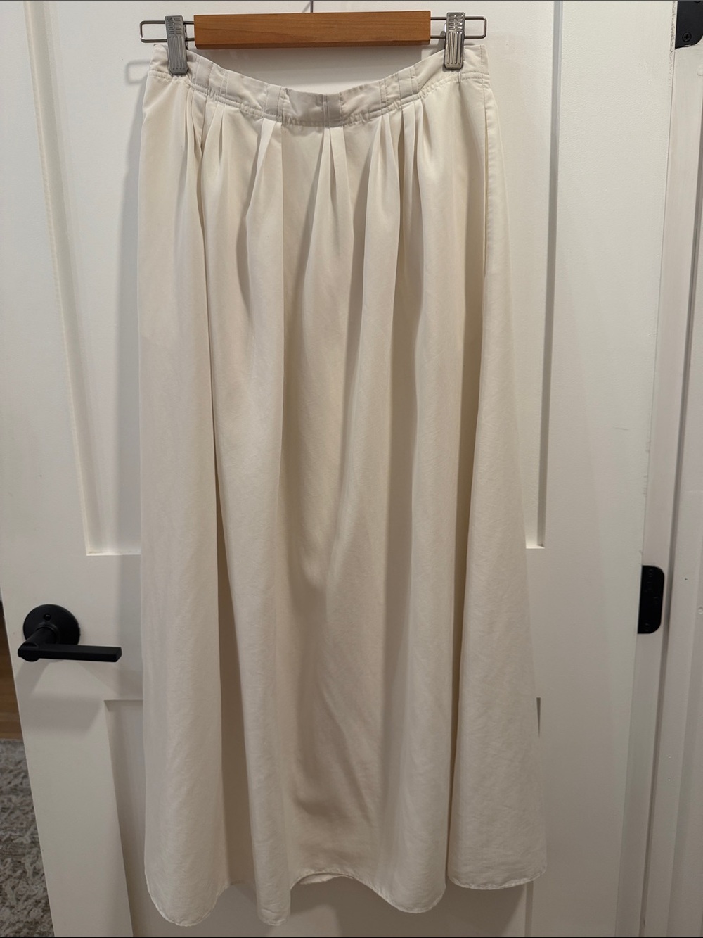 Club Monaco Cream Maxi Skirt with Gathered Waist